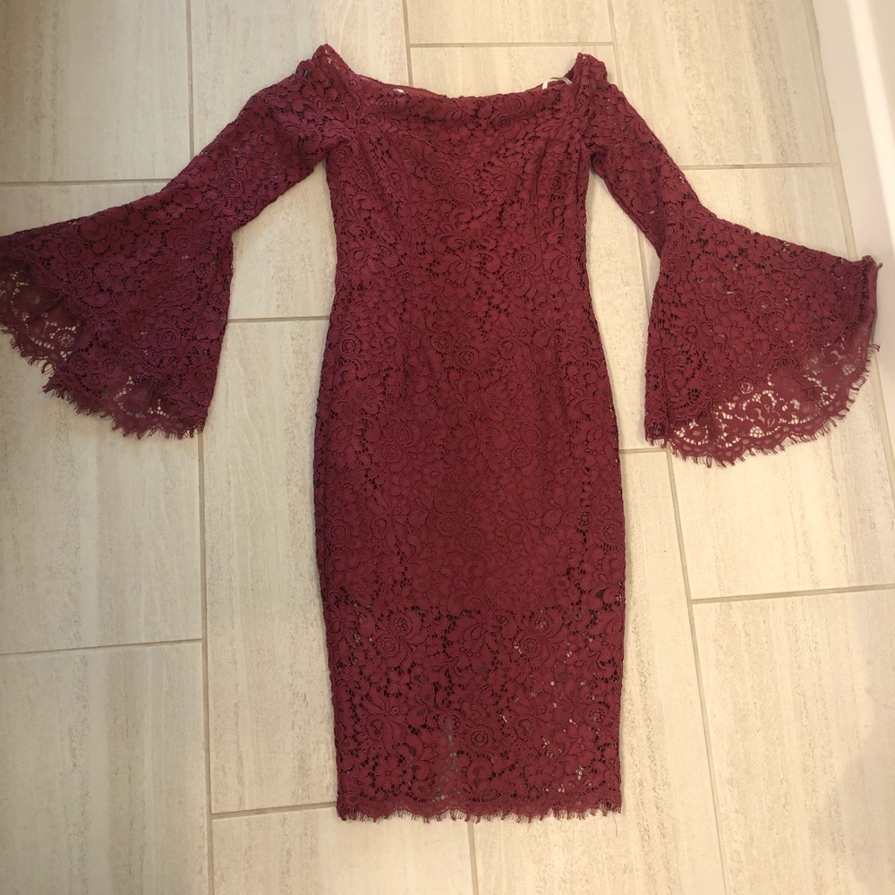 Bardot bell sleeve buegundy dress